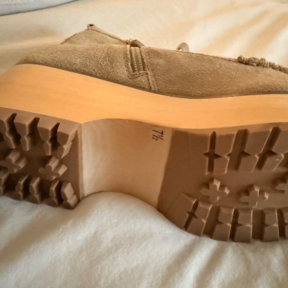 Kelsi Dagger Brooklyn Whip Clog Booties Tan Suede Platform NWT - Picture 6 of 7